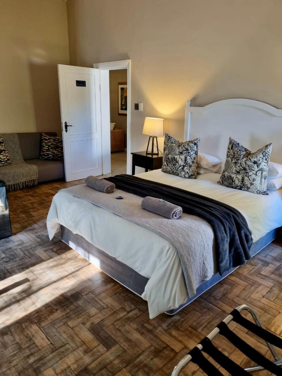 The Merino Guest House Beaufort West Exterior photo